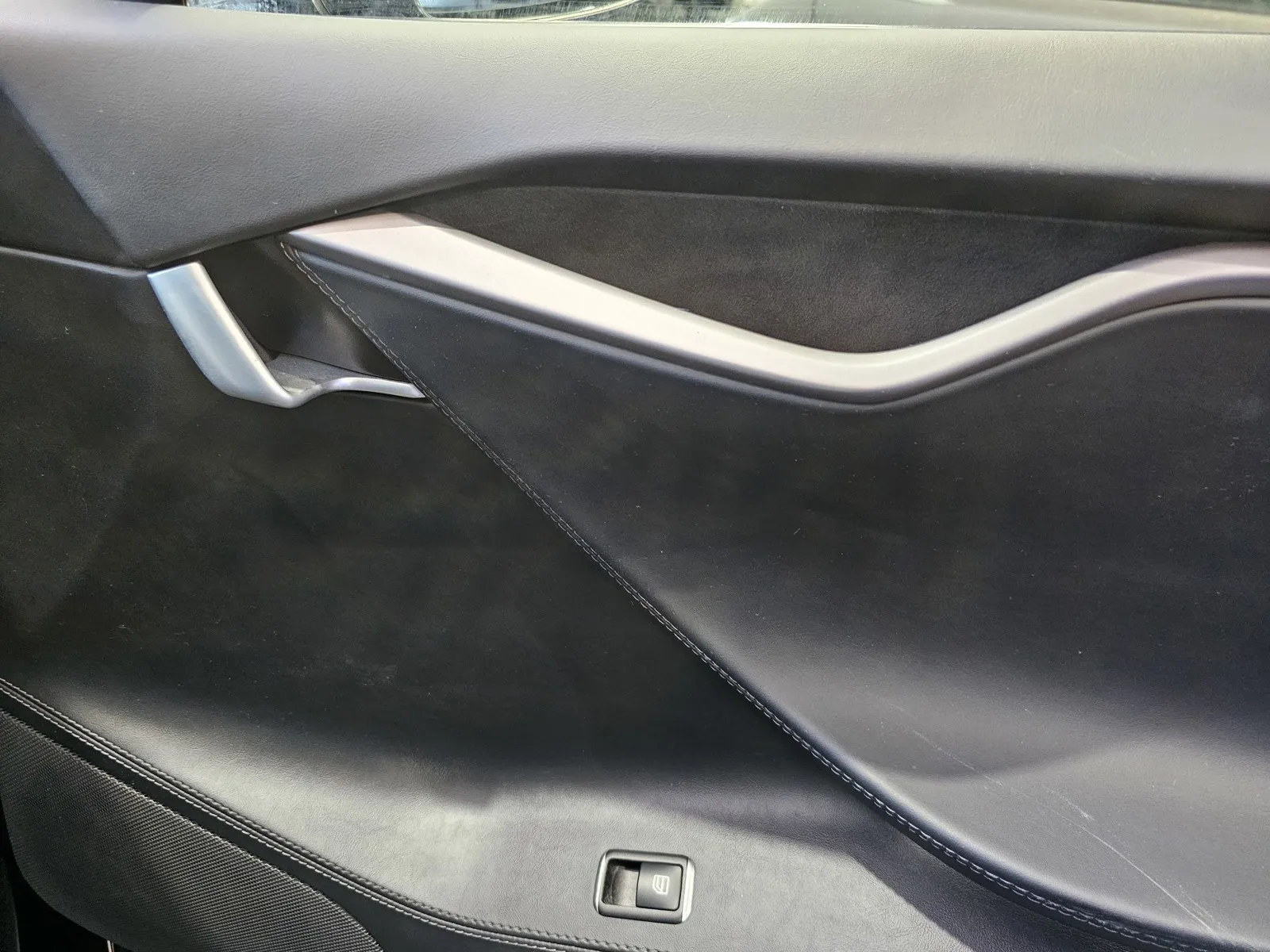 Tesla Model S photo 6