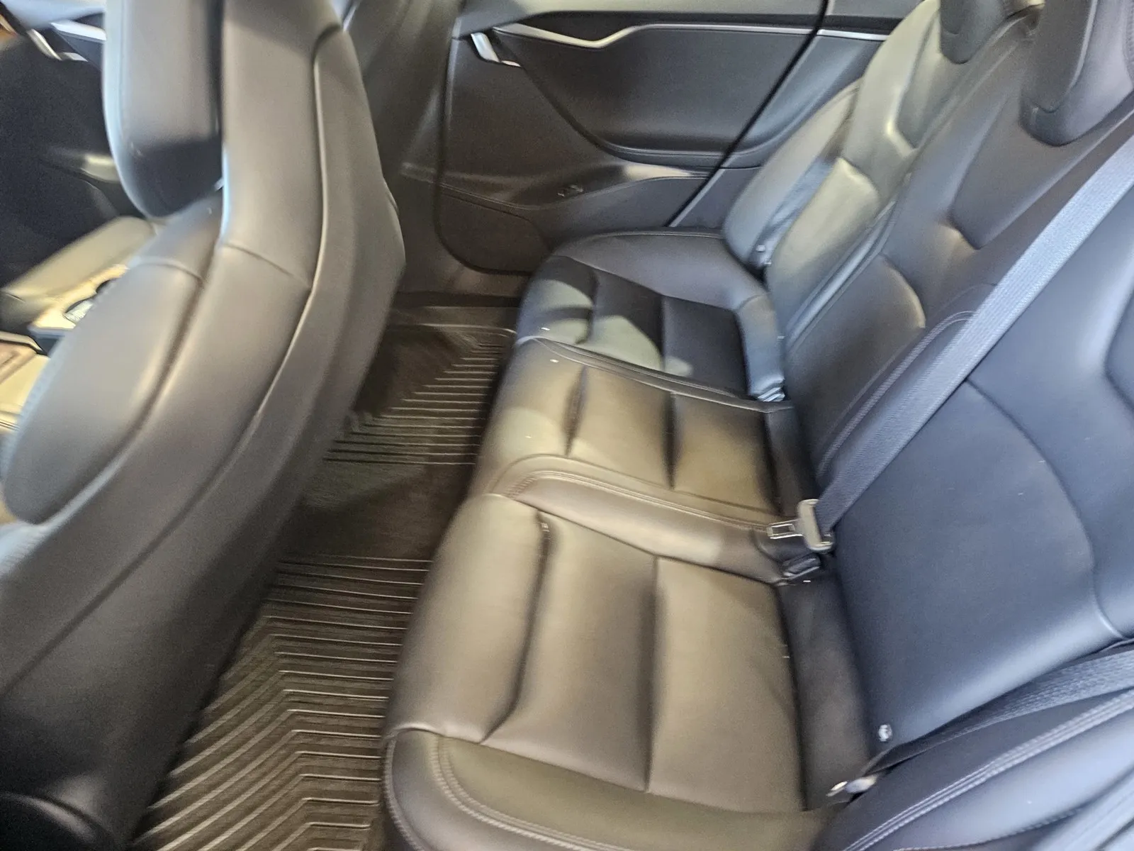 Tesla Model S photo 12