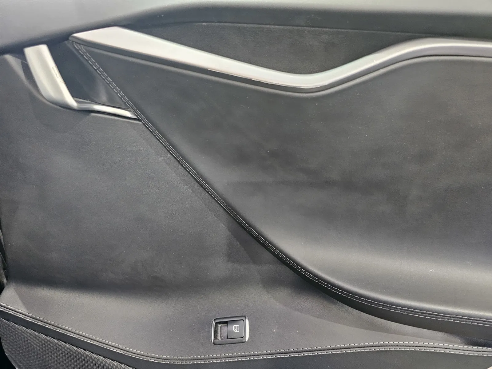 Tesla Model S photo 8