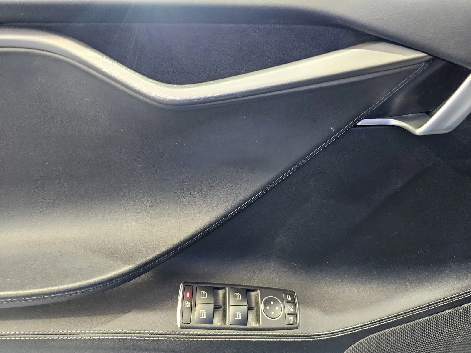 Tesla Model S photo 13