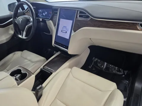 More photos of 2018 Tesla Model X 75D at Premium Autos - Norco, CA