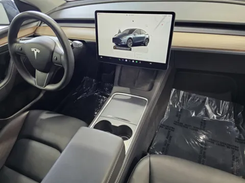 More photos of 2025 Tesla Model Y Long Range at Premium Autos - Norco, CA