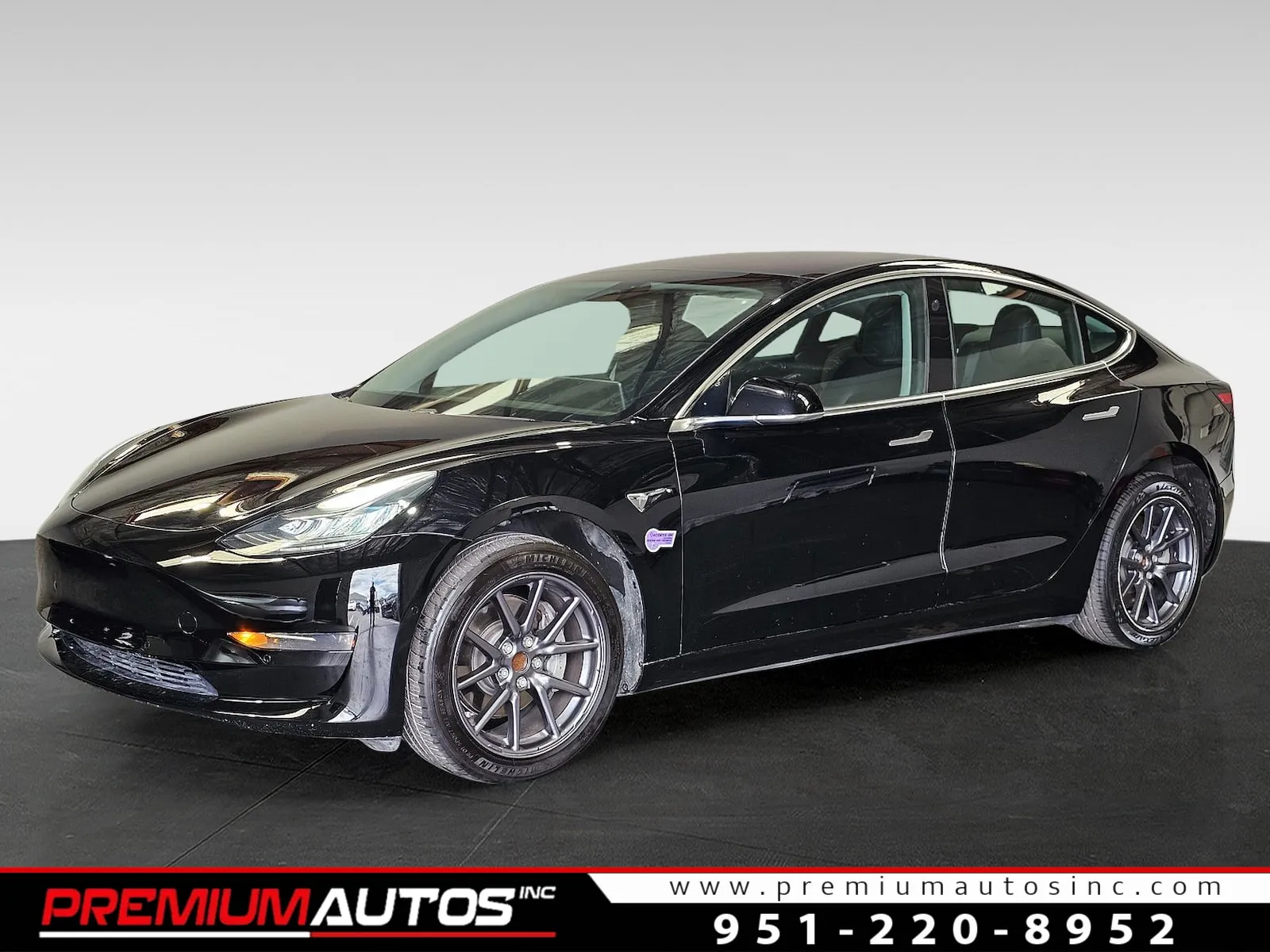 2019 Tesla Model 3 Rear-Wheel Drive Mid Range's photo
