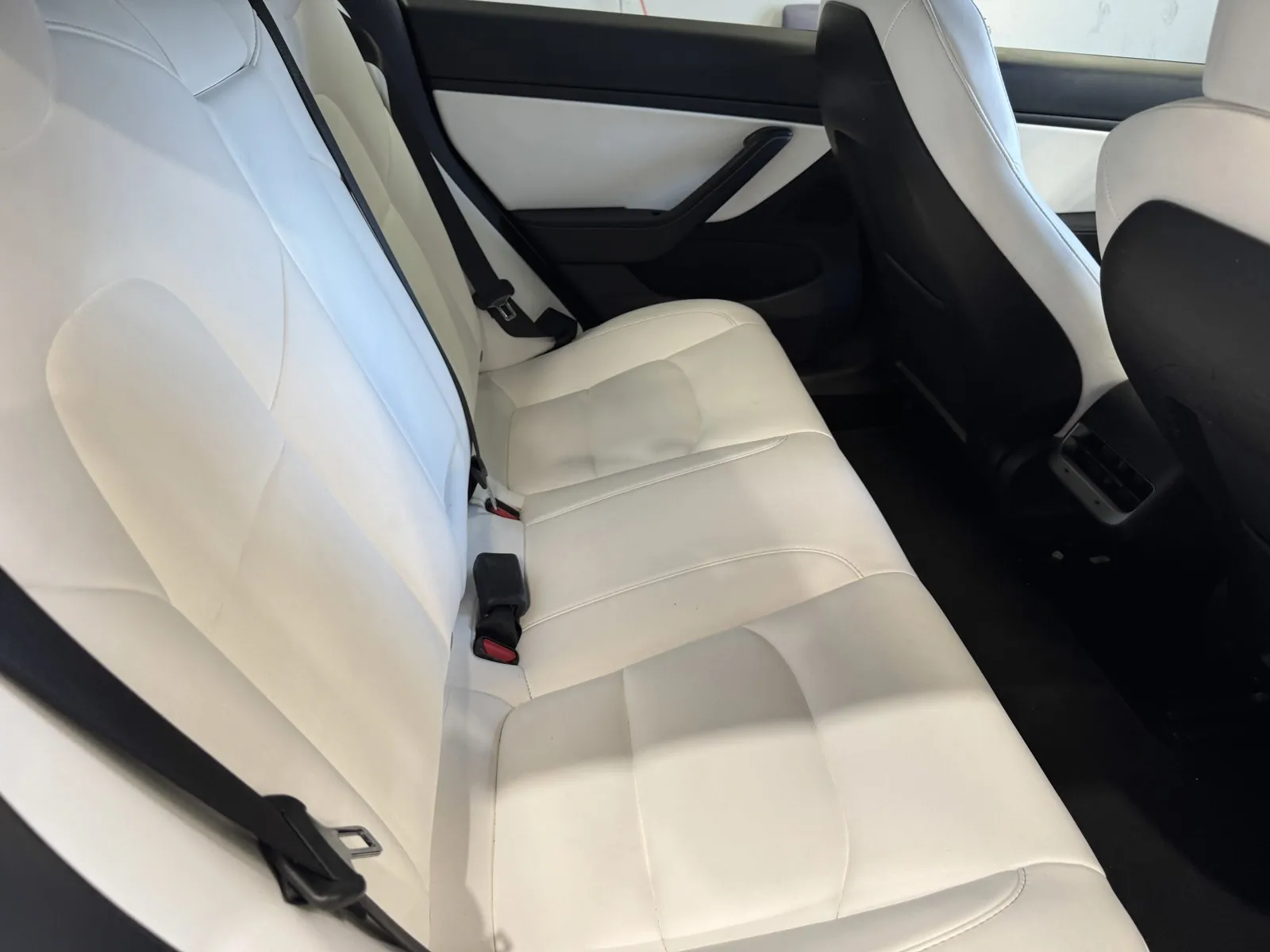 Tesla Model 3 photo 8