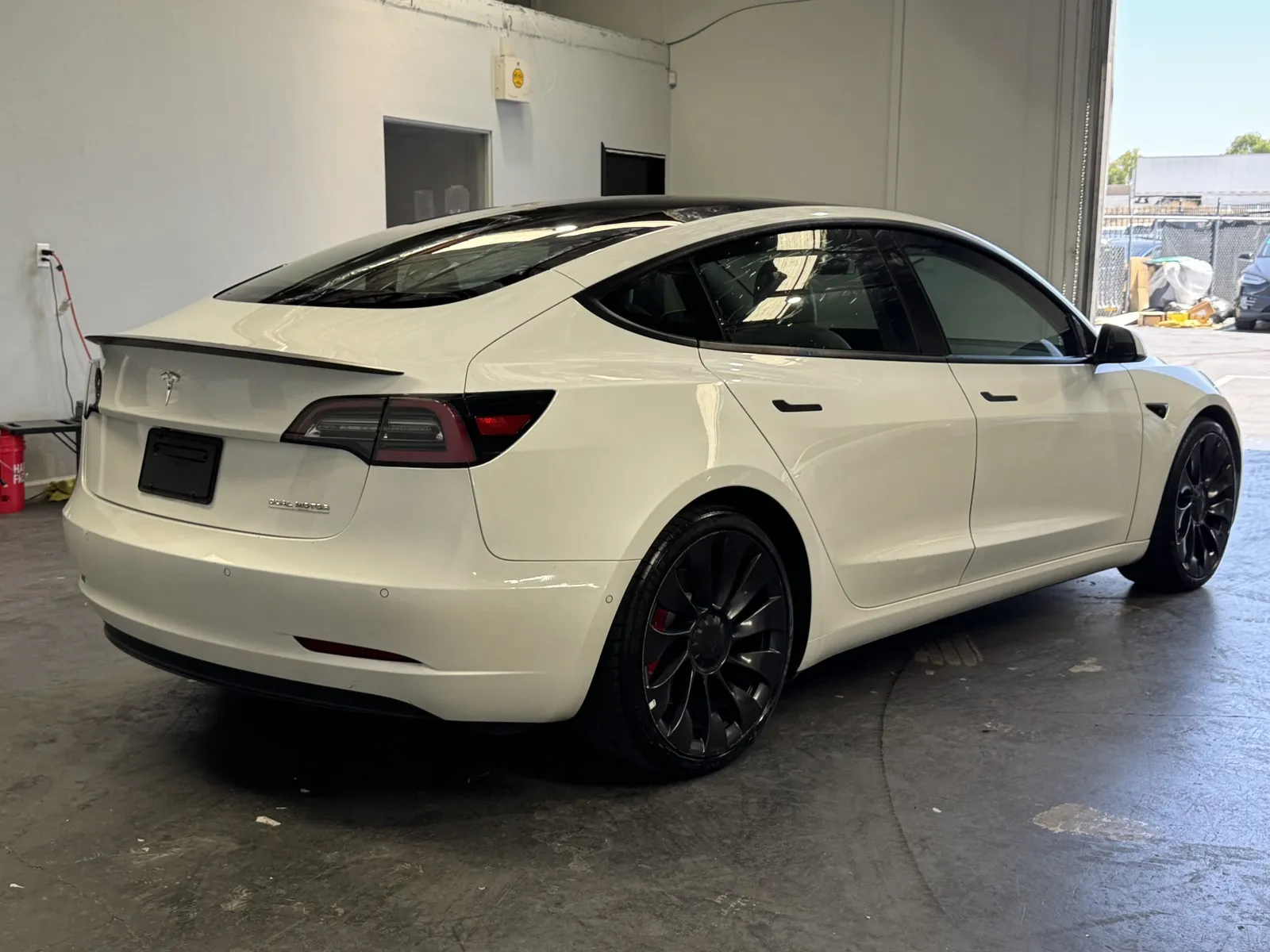 Tesla Model 3 photo 4