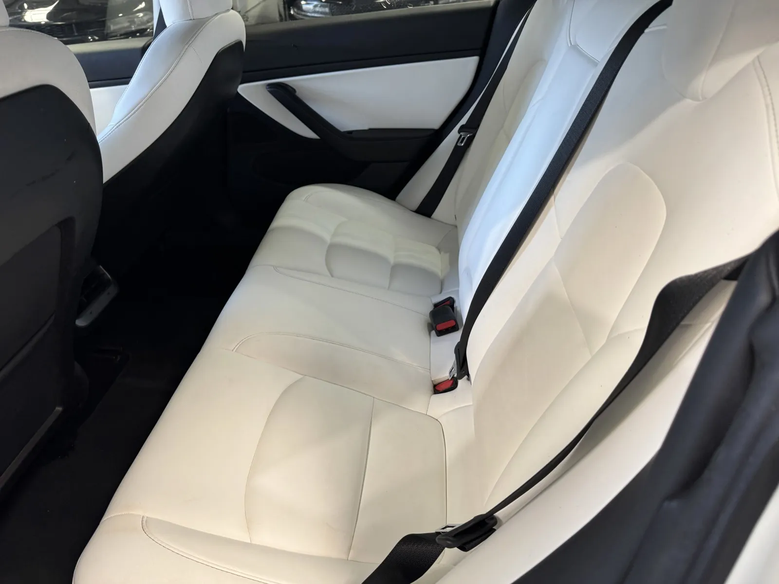 Tesla Model 3 photo 10