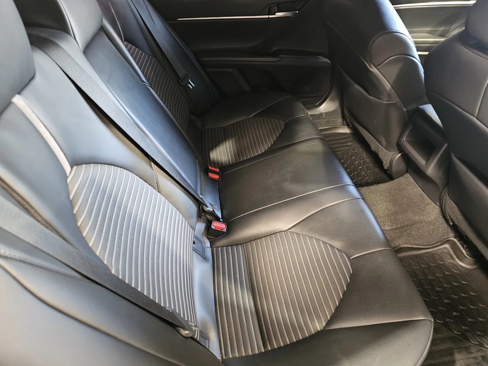 Toyota Camry photo 9