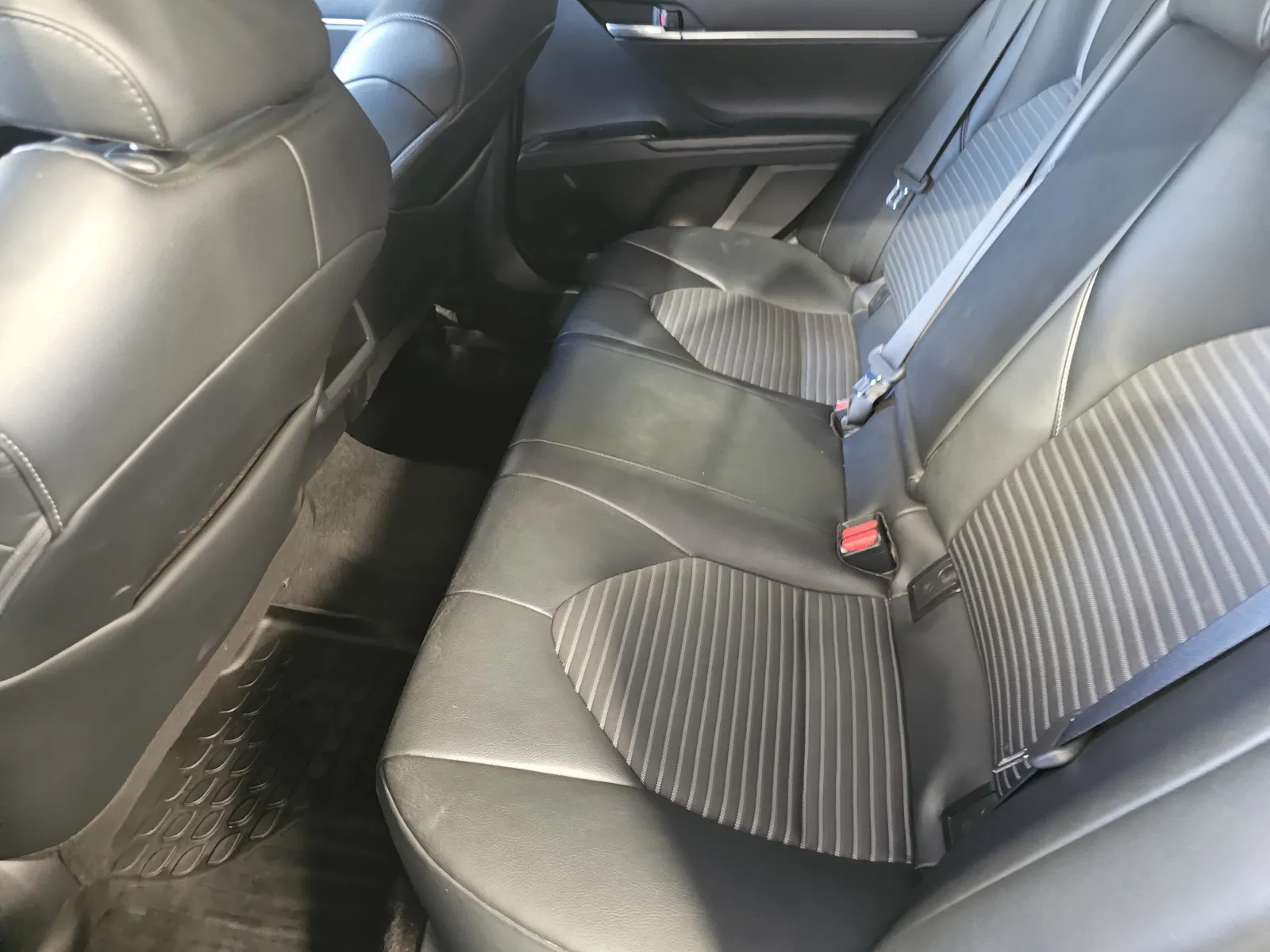 Toyota Camry photo 12