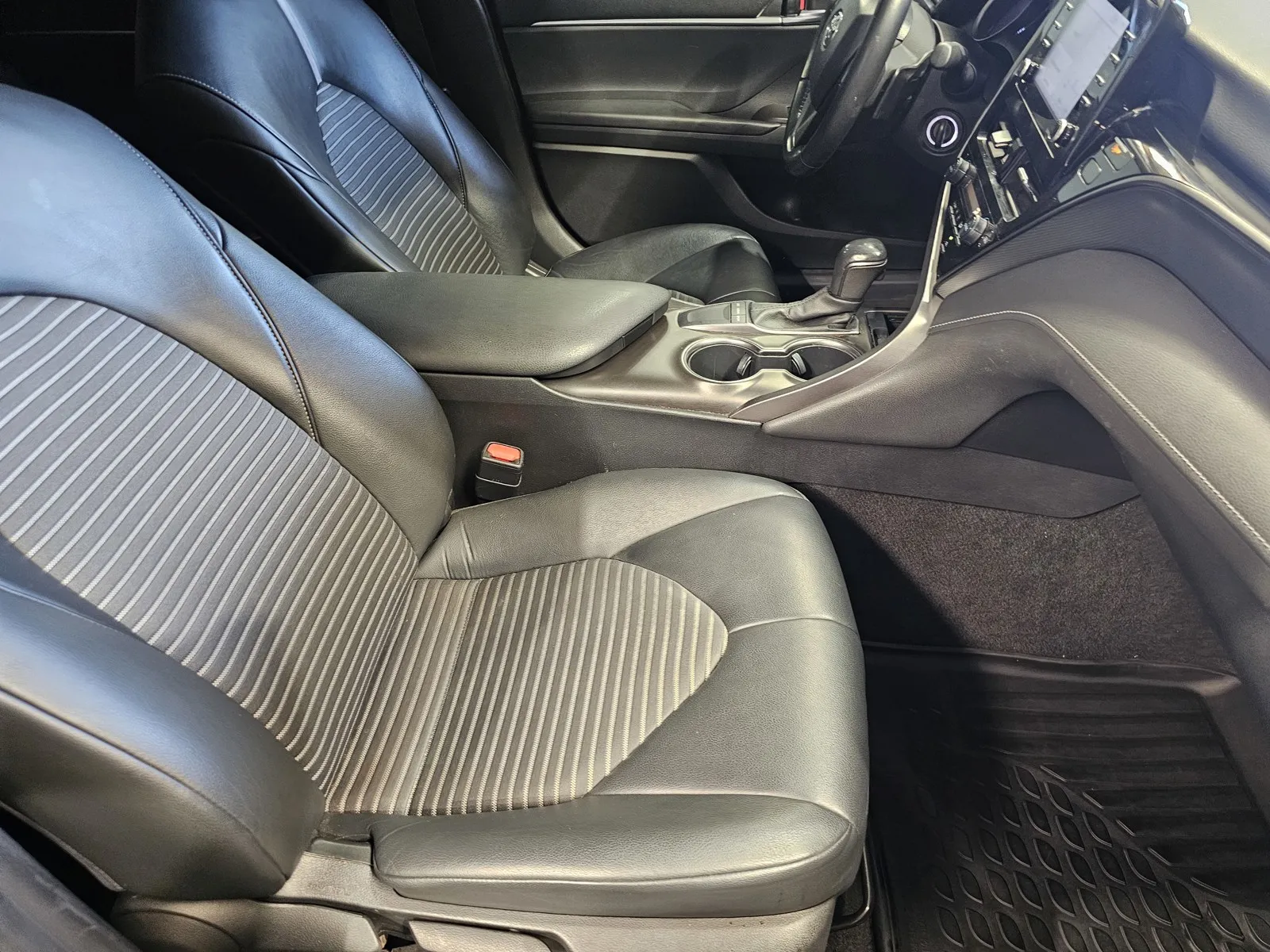 Toyota Camry photo 7