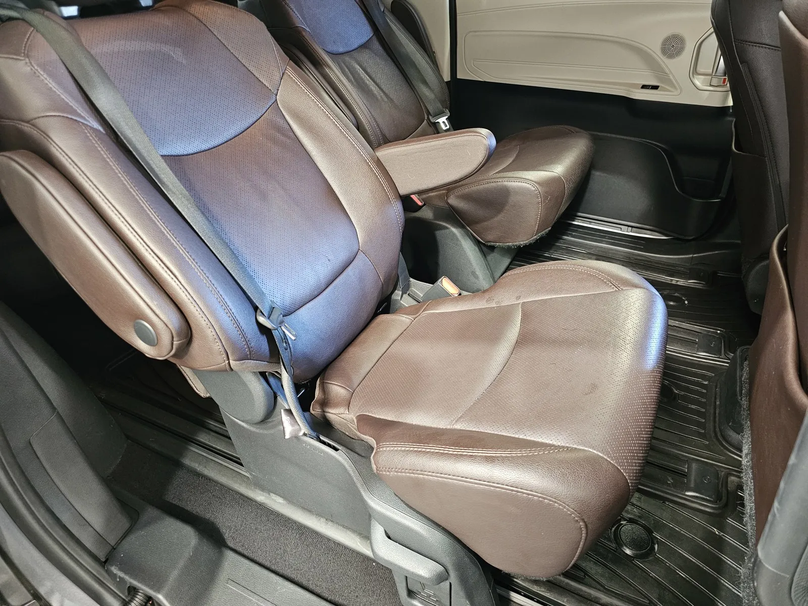 Toyota Sienna photo 8