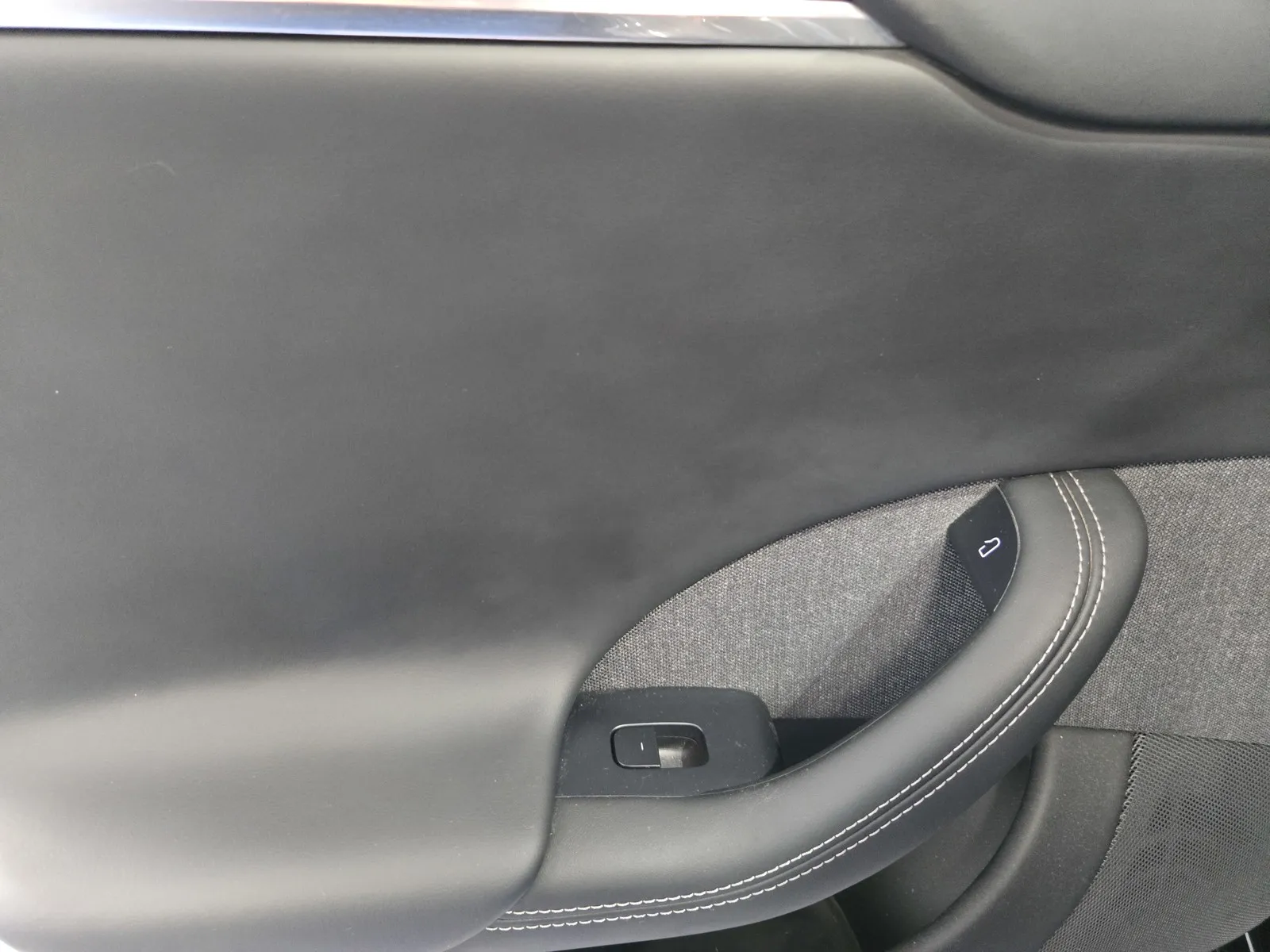 Tesla Model S photo 11