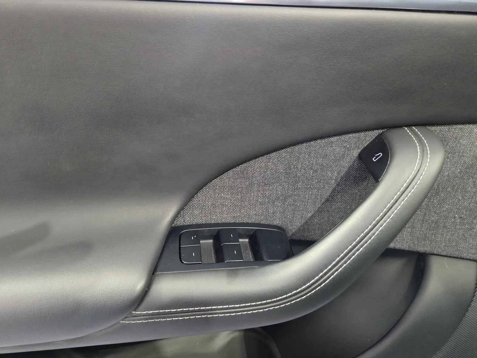 Tesla Model S photo 13