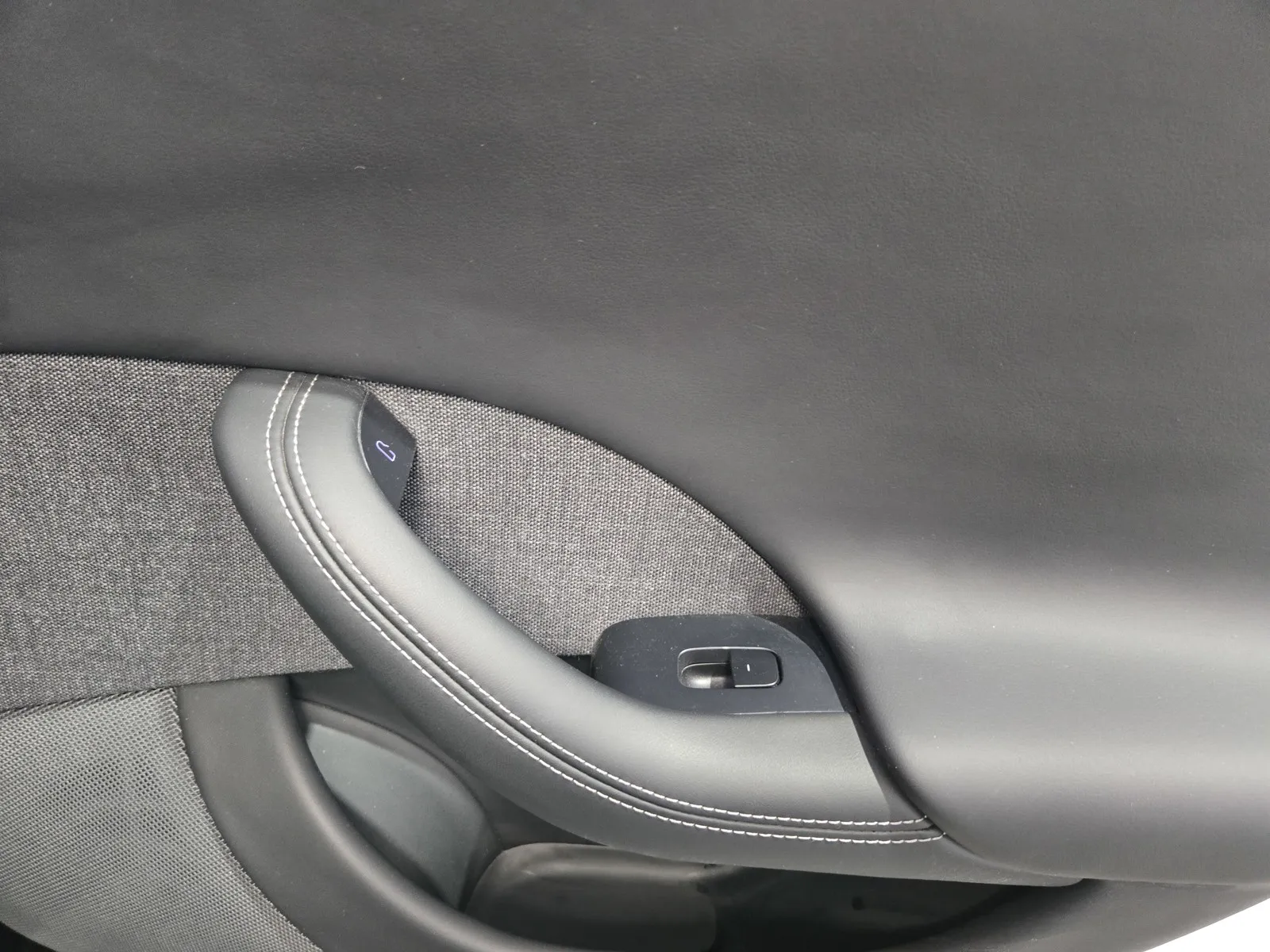 Tesla Model S photo 8