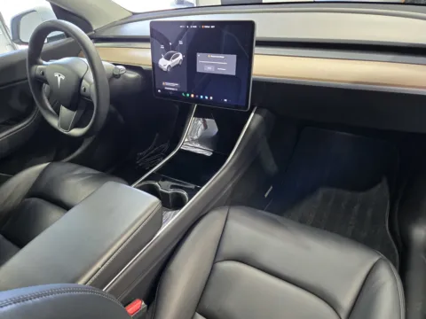 More photos of 2021 Tesla Model Y Long Range at Premium Autos - Norco, CA