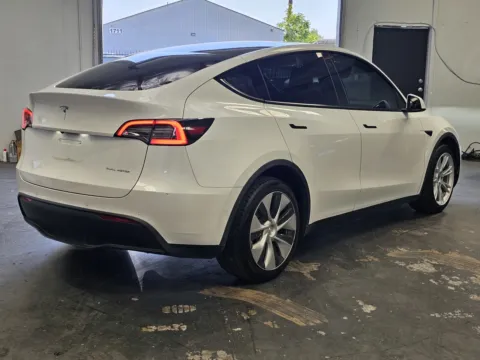 More photos of 2021 Tesla Model Y Long Range at Premium Autos - Norco, CA