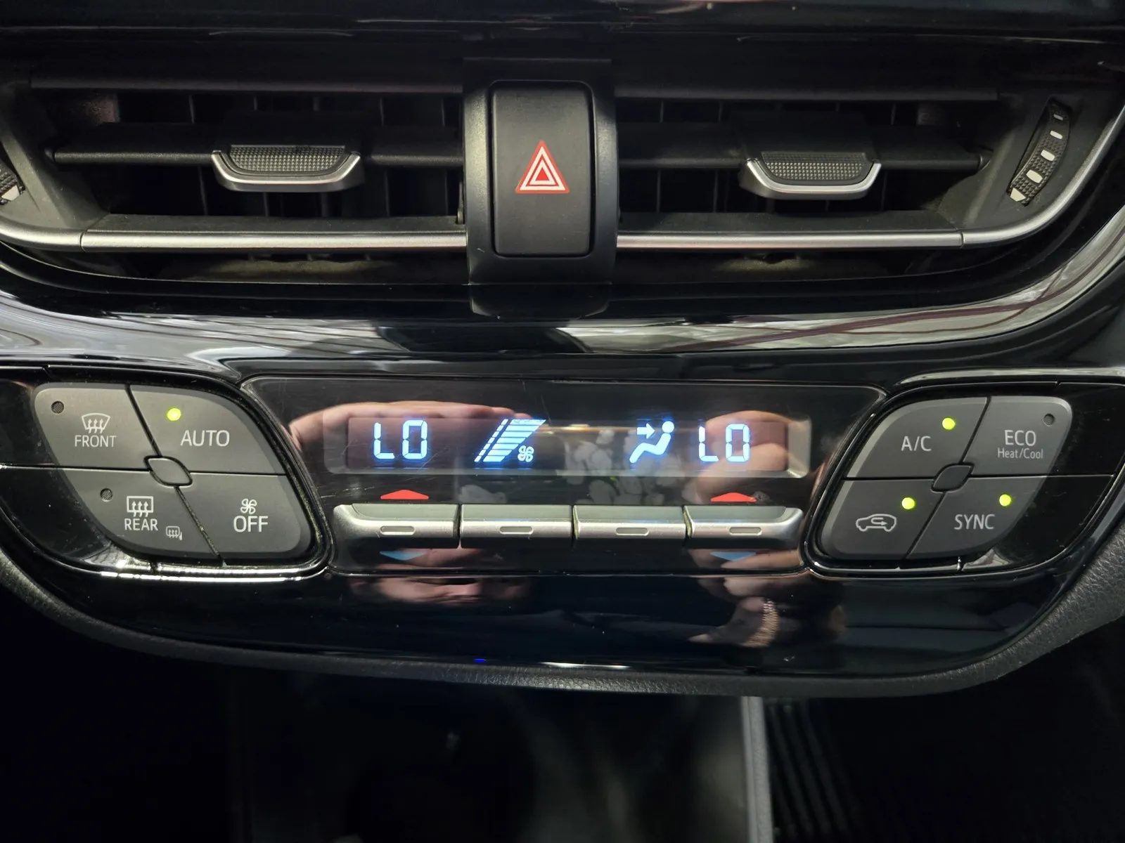 Toyota C-HR photo 17