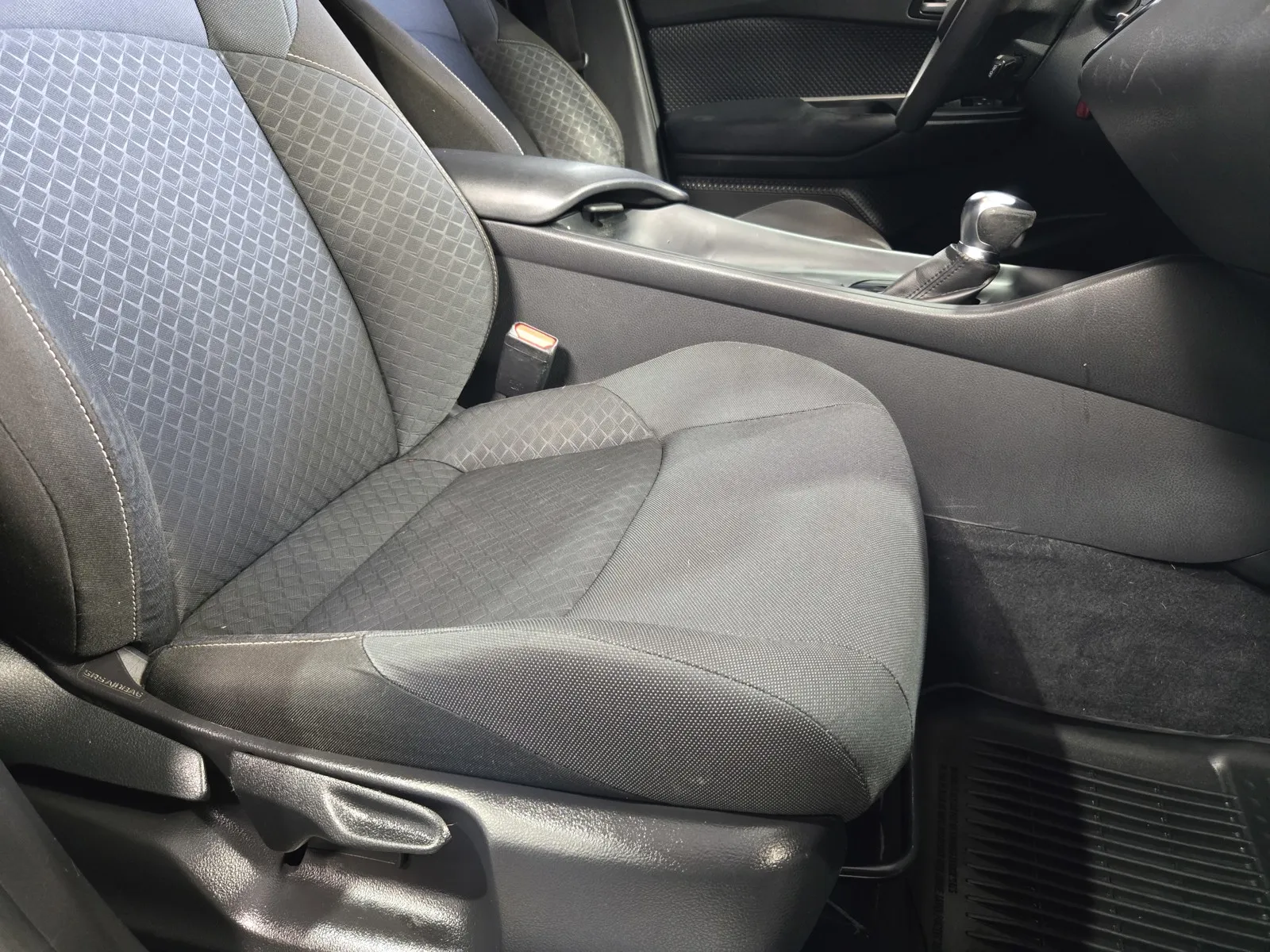 Toyota C-HR photo 7