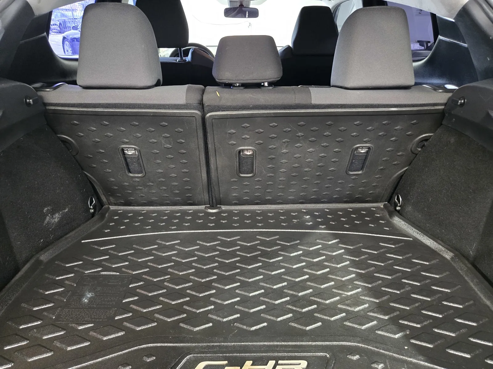 Toyota C-HR photo 10