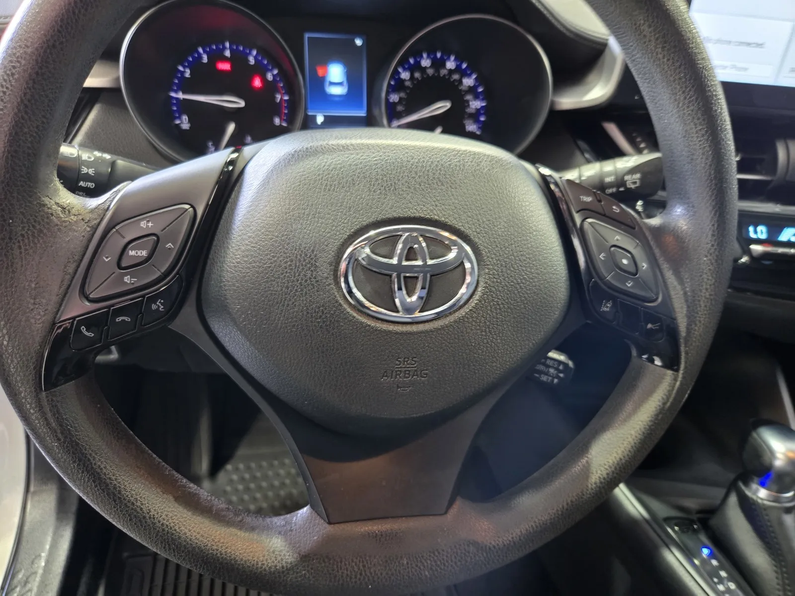 Toyota C-HR photo 15