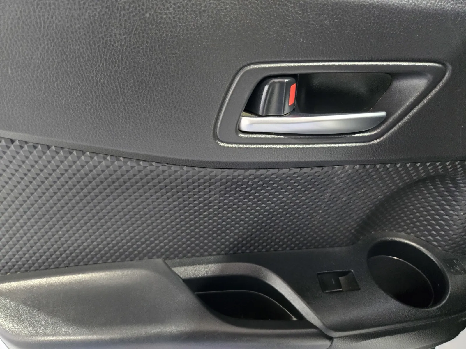 Toyota C-HR photo 11