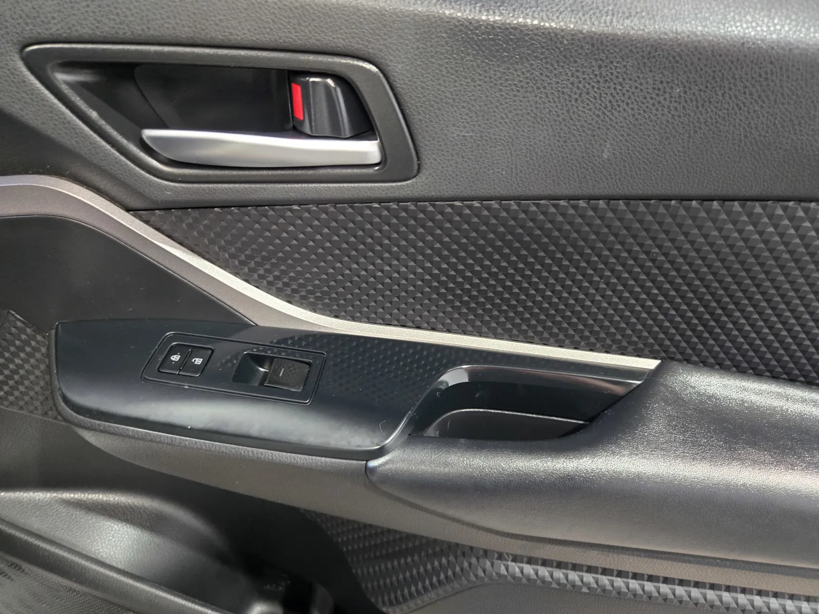 Toyota C-HR photo 6
