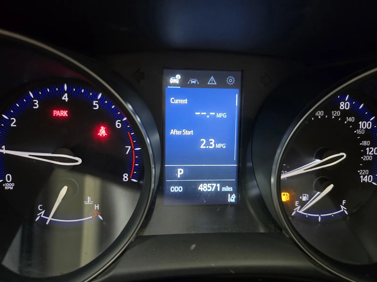 Toyota C-HR photo 16