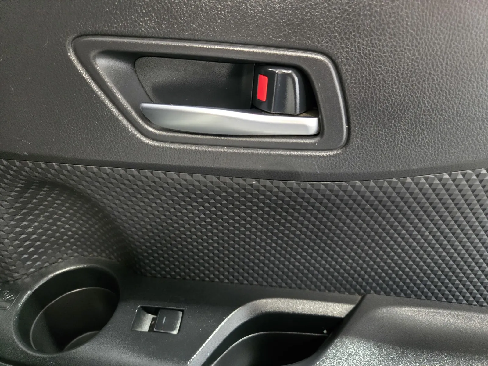 Toyota C-HR photo 8