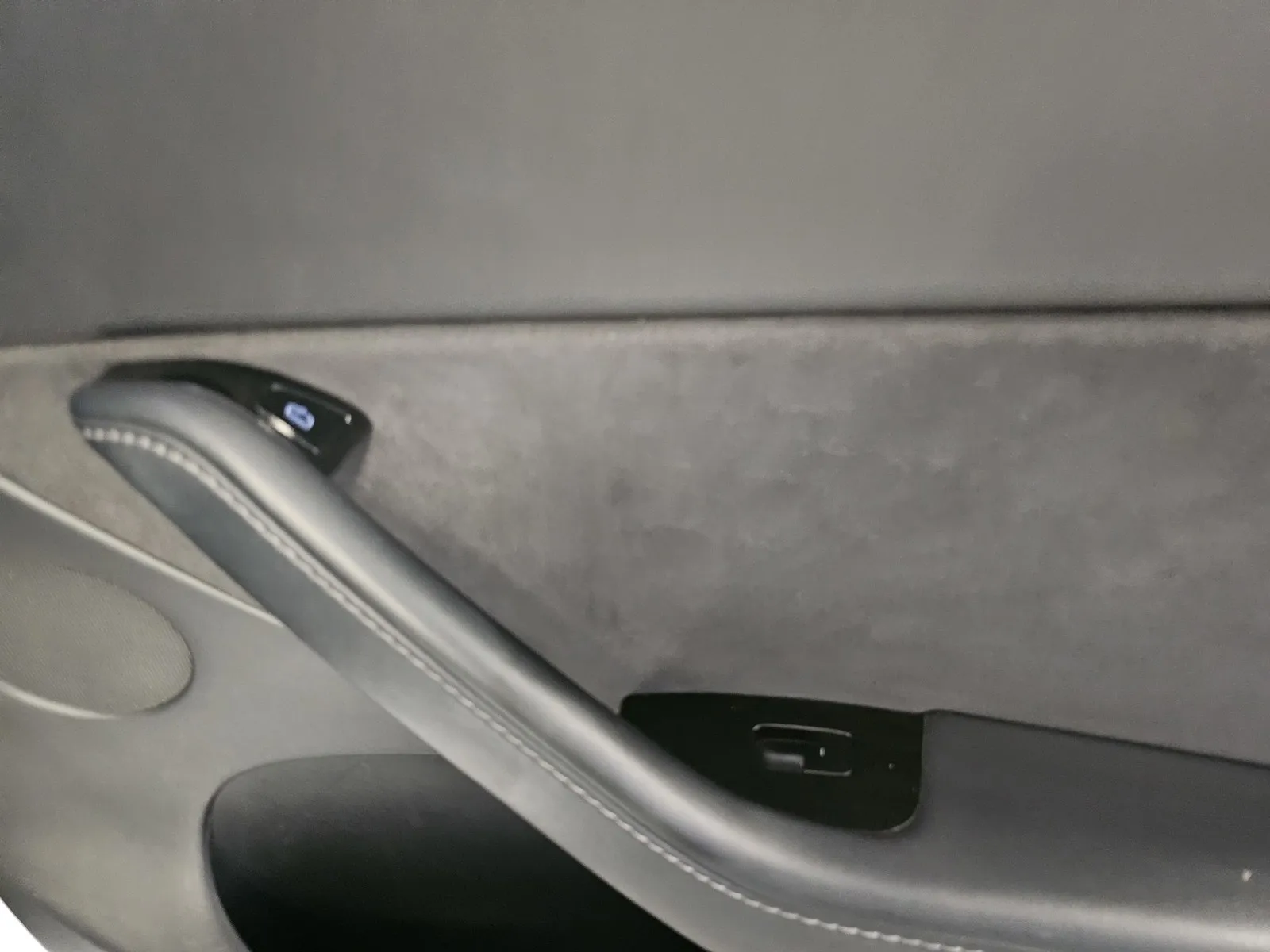 Tesla Model Y photo 8