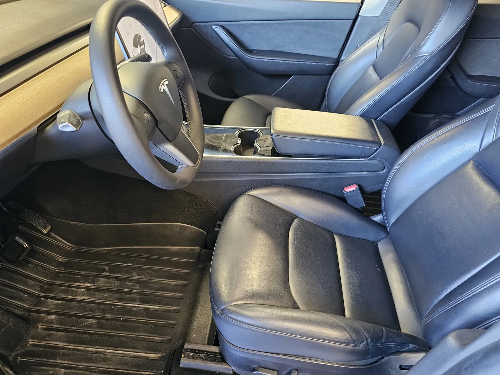 Tesla Model Y photo 14