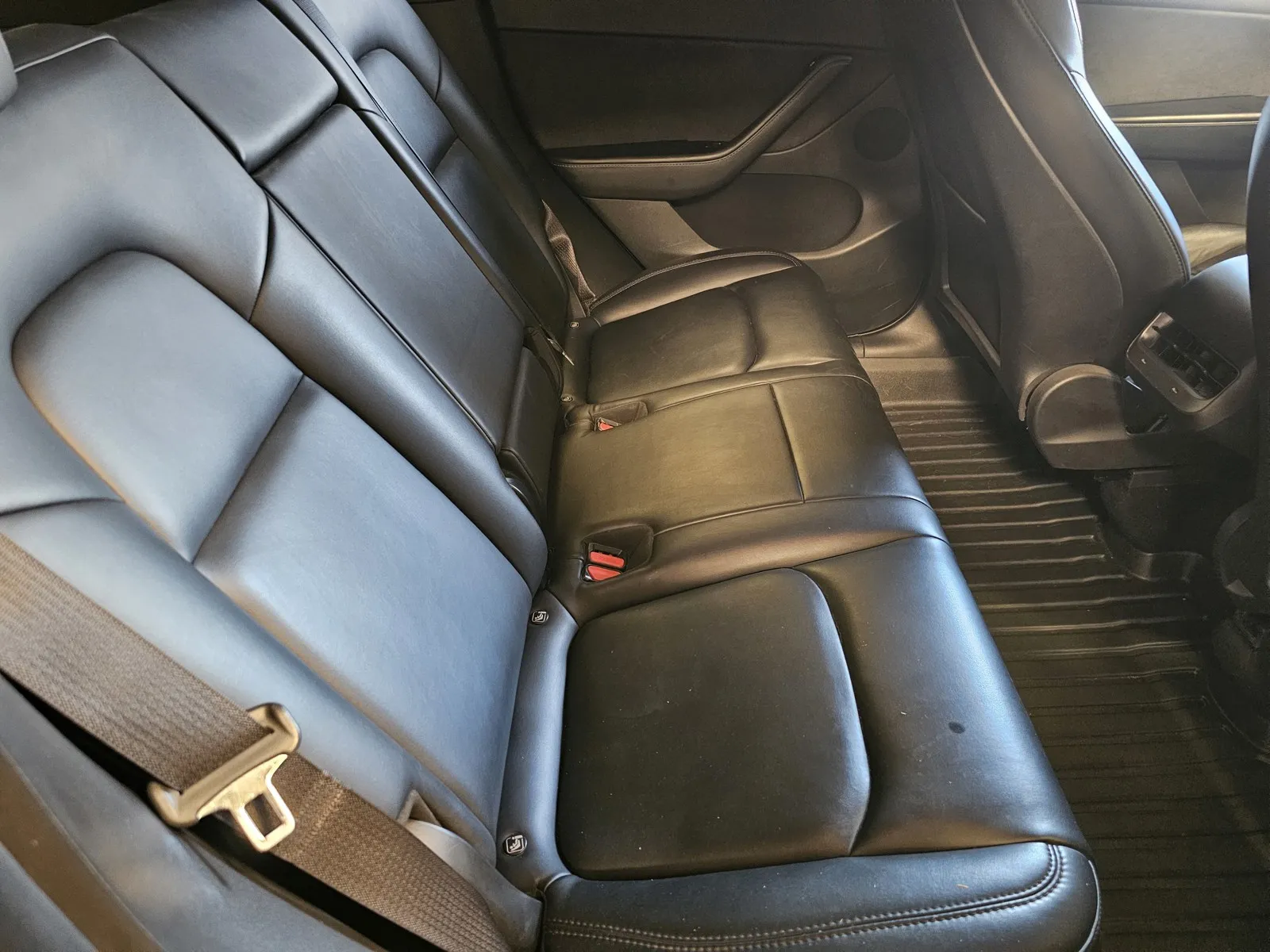 Tesla Model Y photo 9