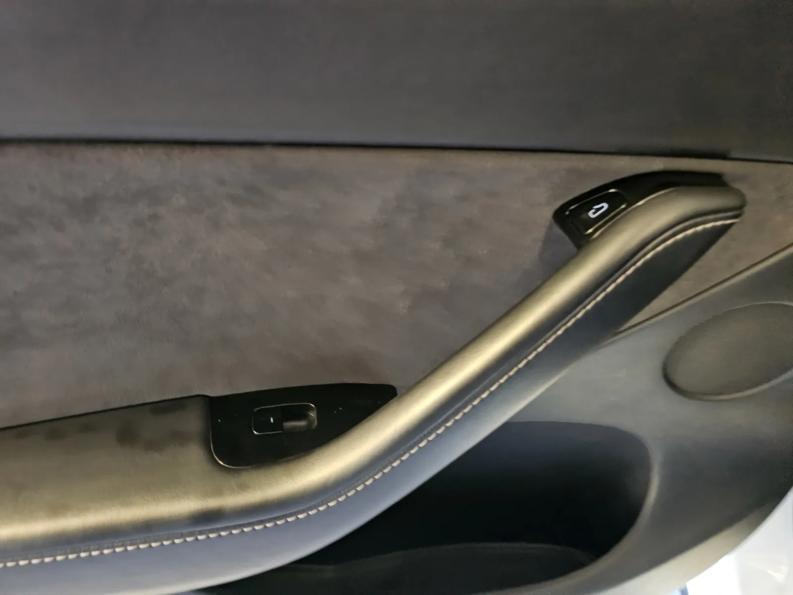 Tesla Model Y photo 11