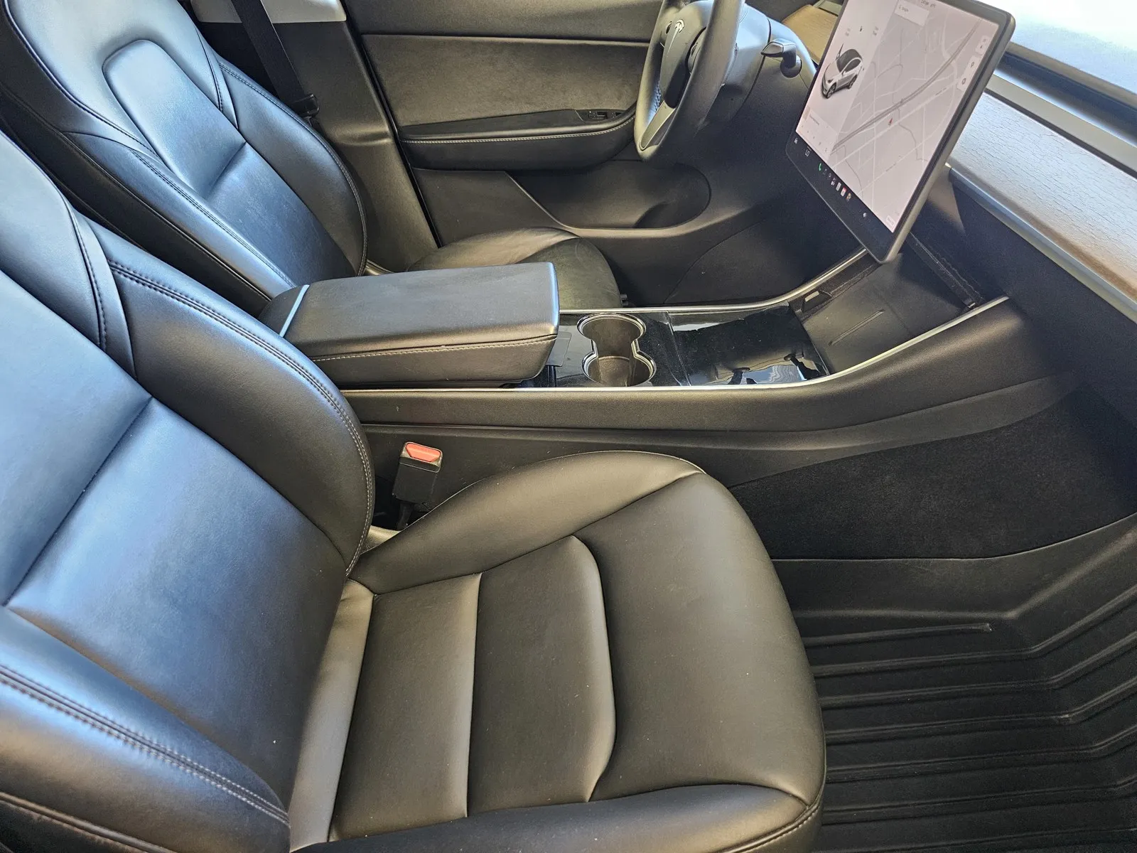 Tesla Model Y photo 7