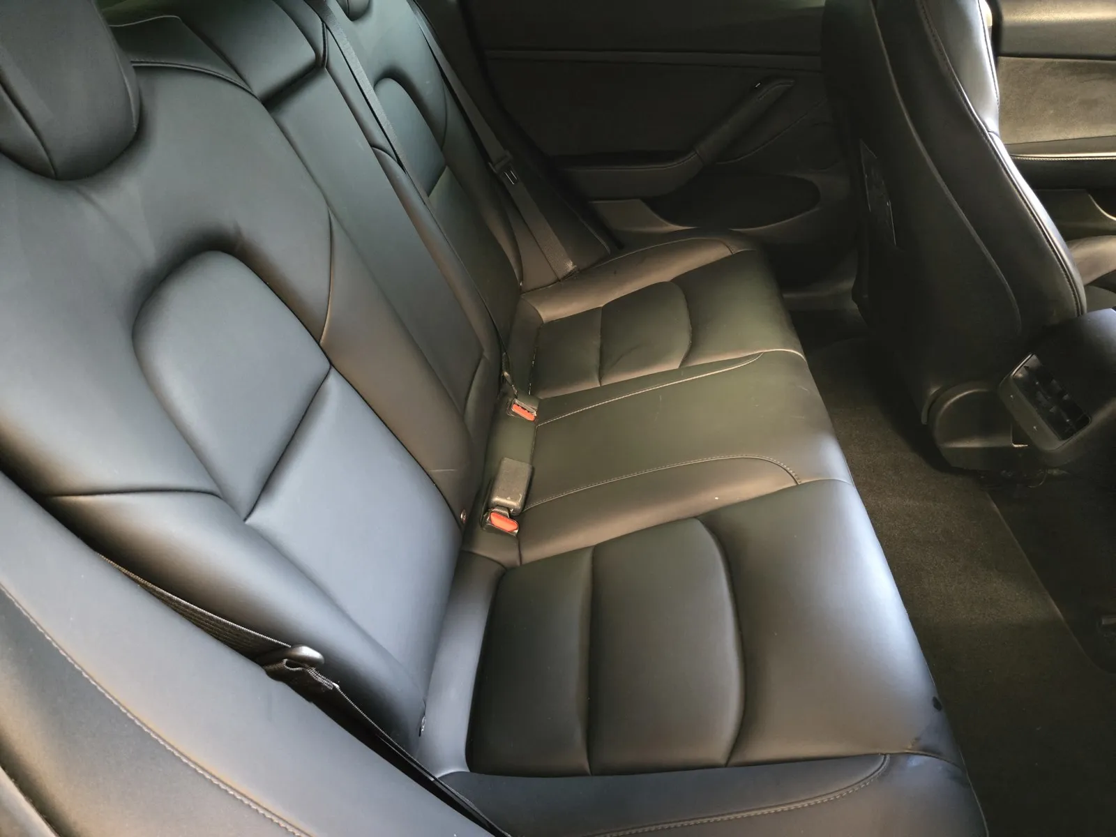 Tesla Model 3 photo 9