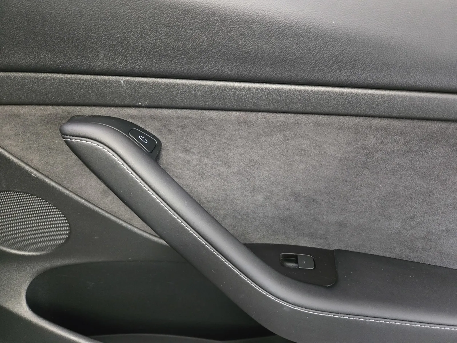 Tesla Model 3 photo 8
