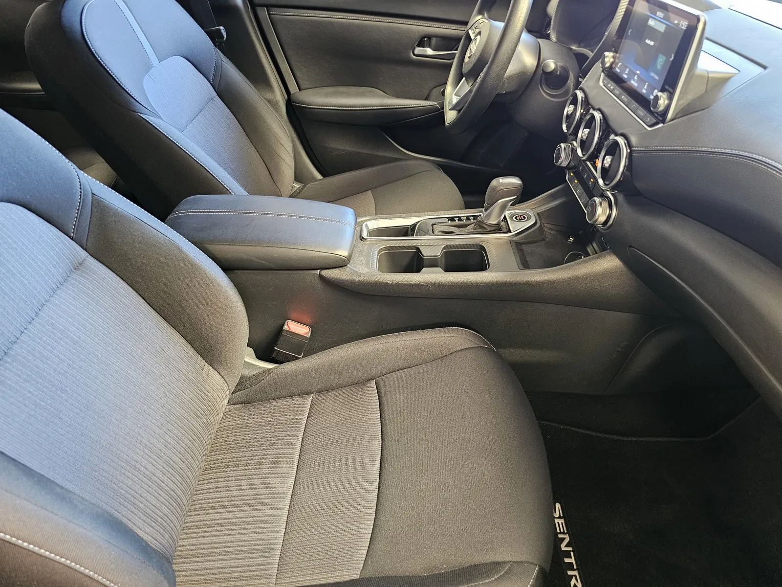 Nissan Sentra photo 7