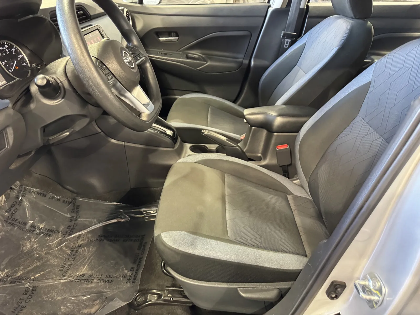 Nissan Versa photo 11