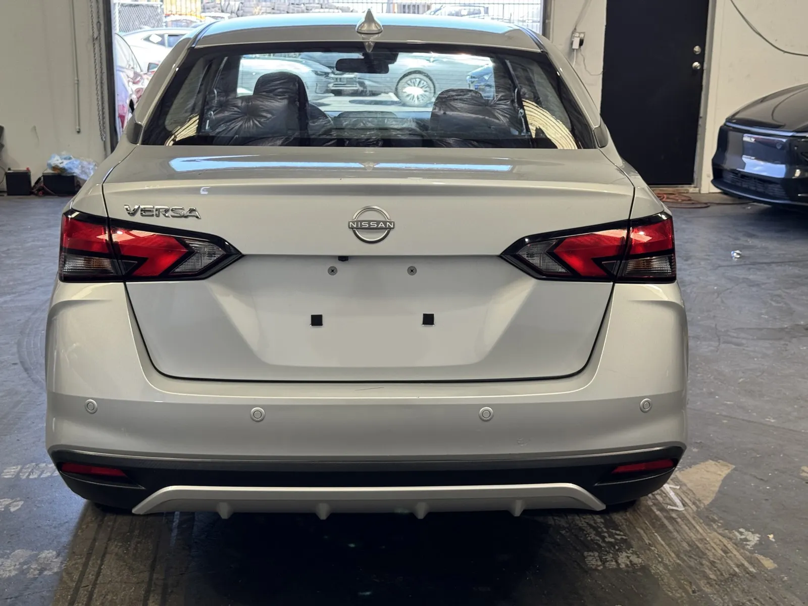 Nissan Versa photo 3