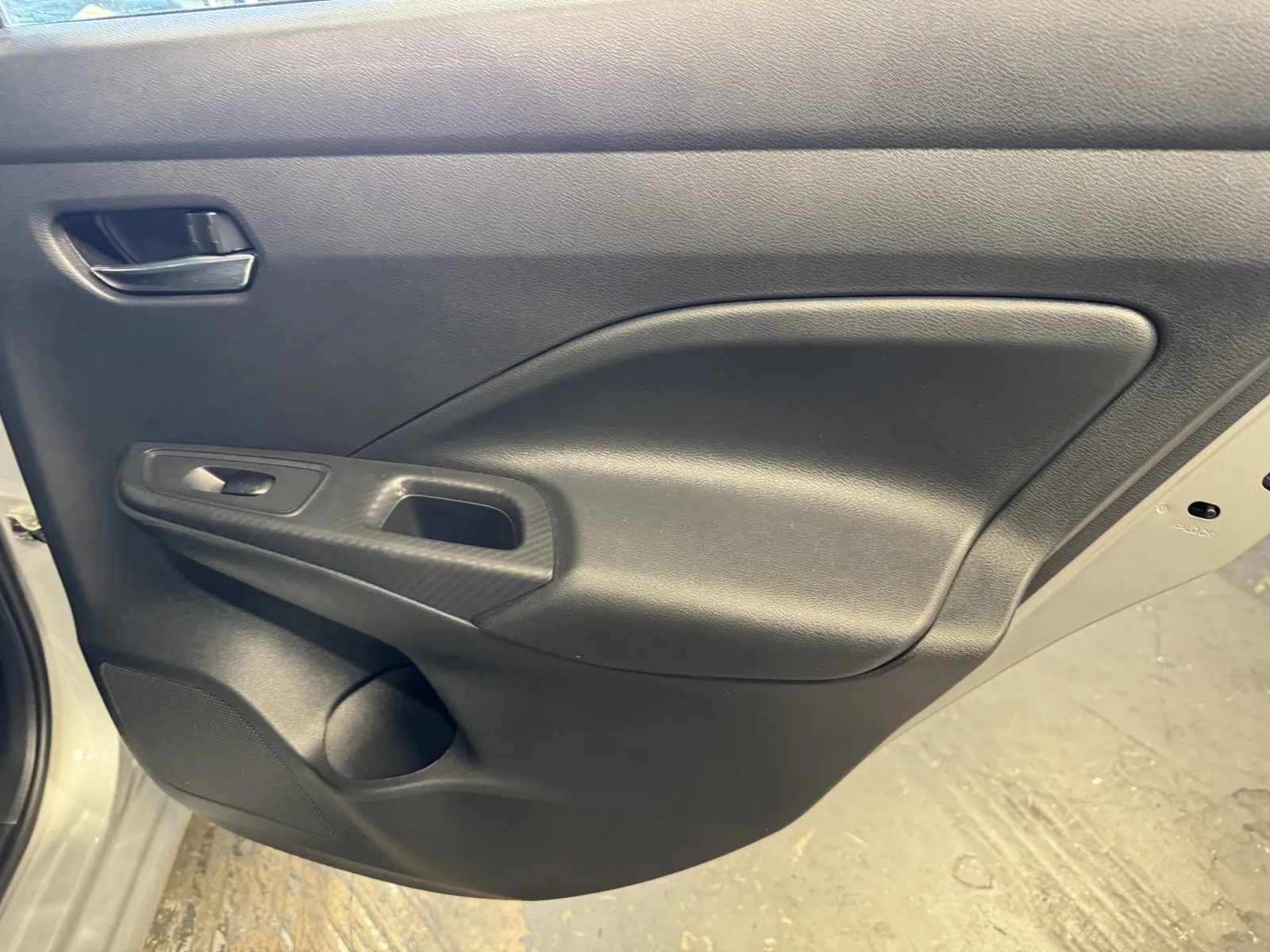 Nissan Versa photo 8