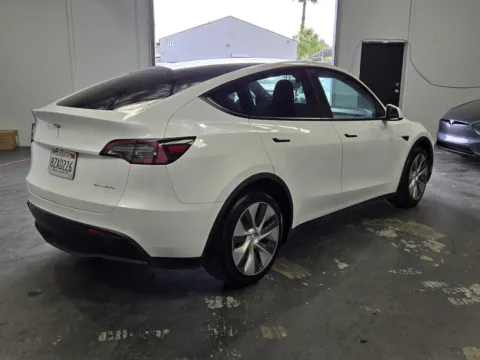 More photos of 2022 Tesla Model Y Long Range at Premium Autos - Norco, CA