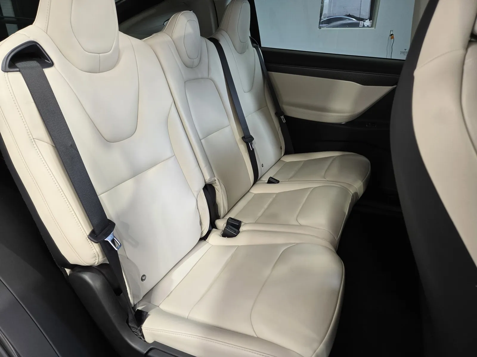 Tesla Model X photo 8