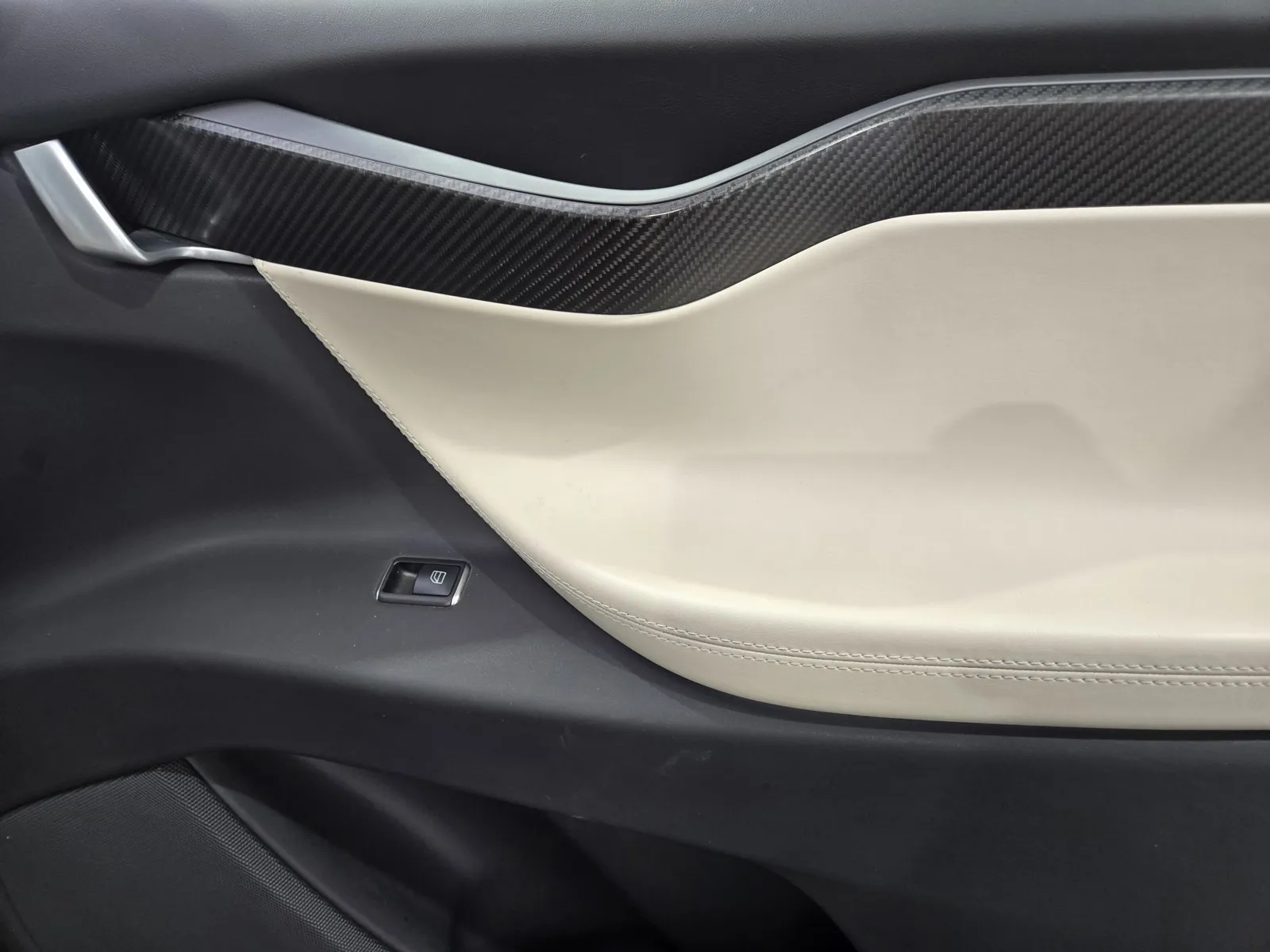 Tesla Model X photo 6