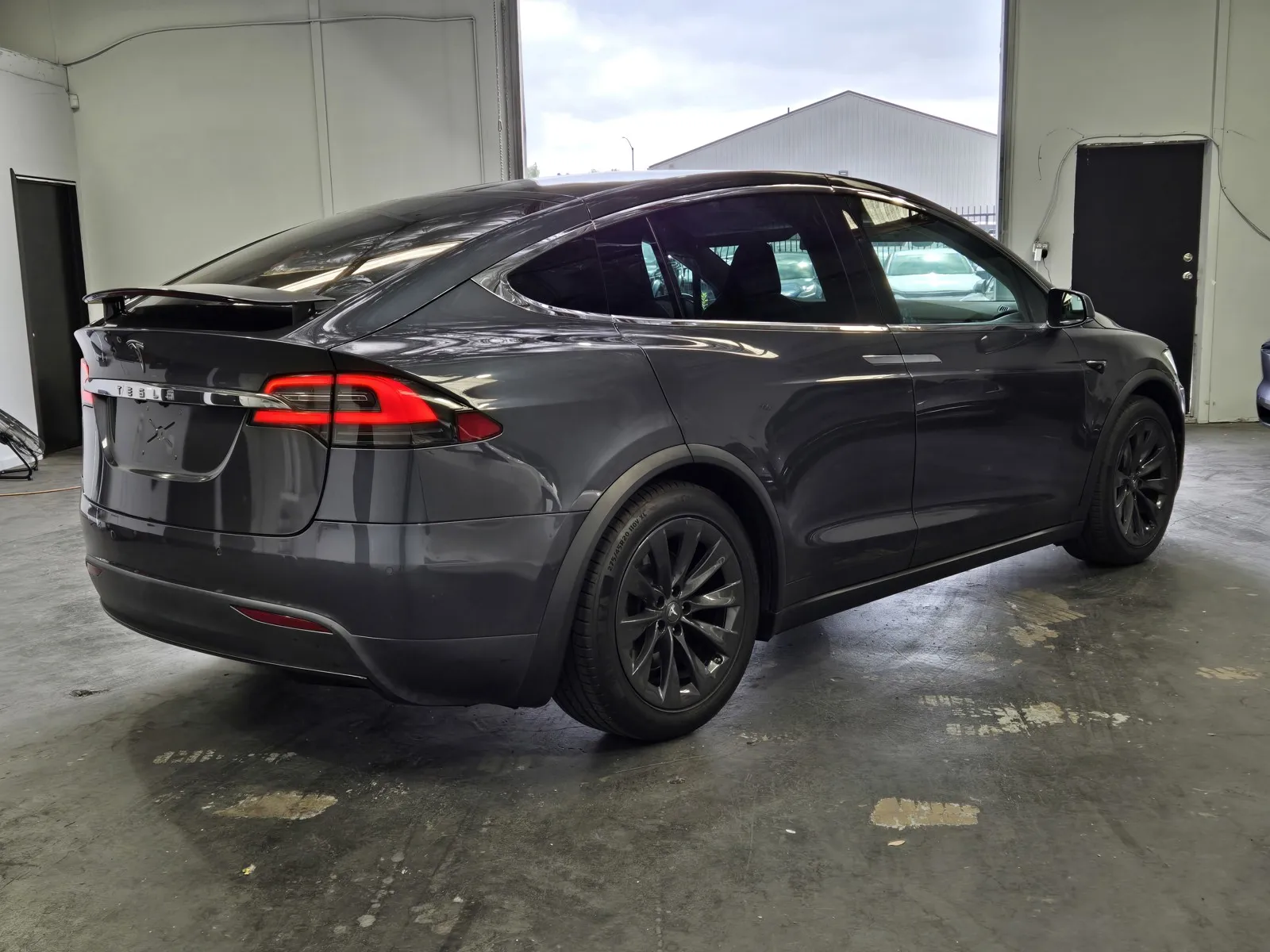 Tesla Model X photo 4