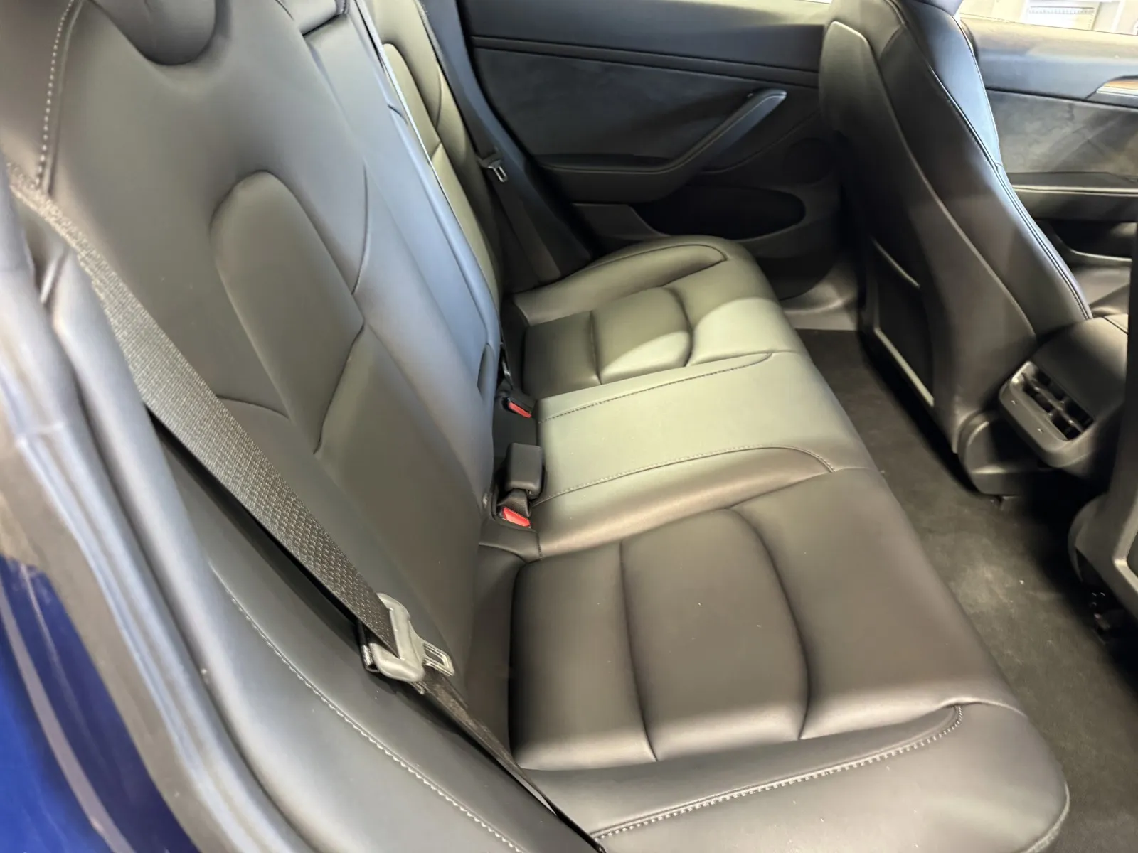 Tesla Model 3 photo 8