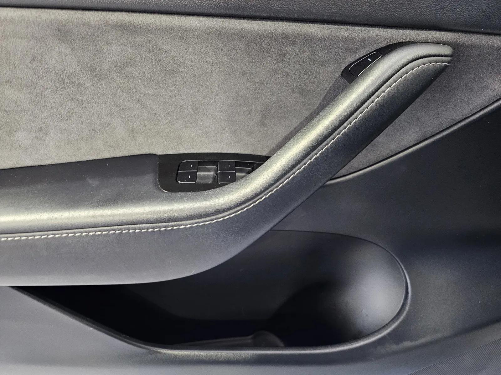 Tesla Model Y photo 13