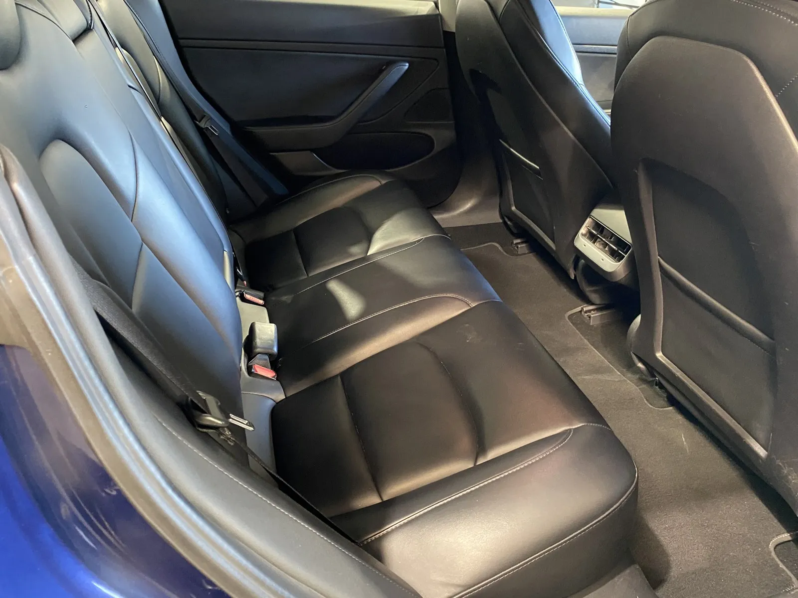 Tesla Model 3 photo 7
