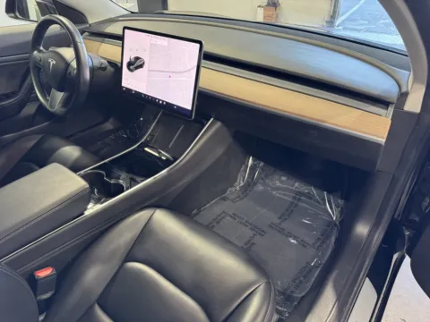More photos of 2018 Tesla Model 3 at Premium Autos - Norco, CA