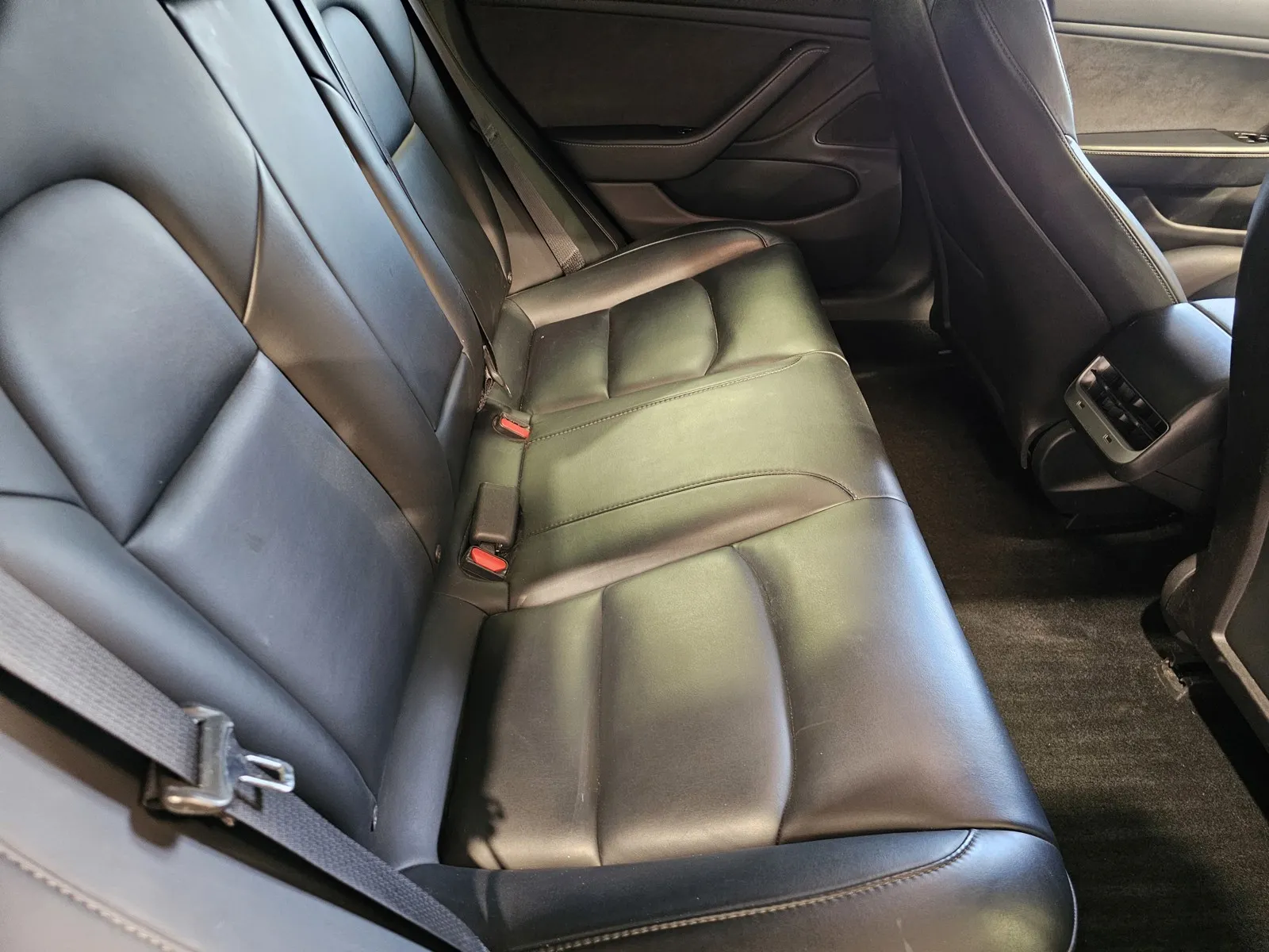 Tesla Model 3 photo 10