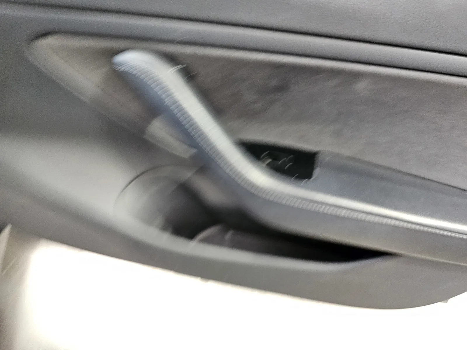 Tesla Model 3 photo 7
