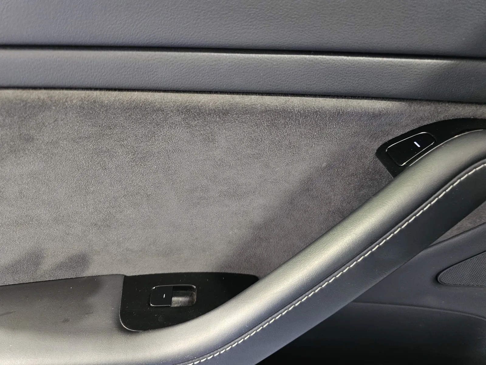 Tesla Model 3 photo 12