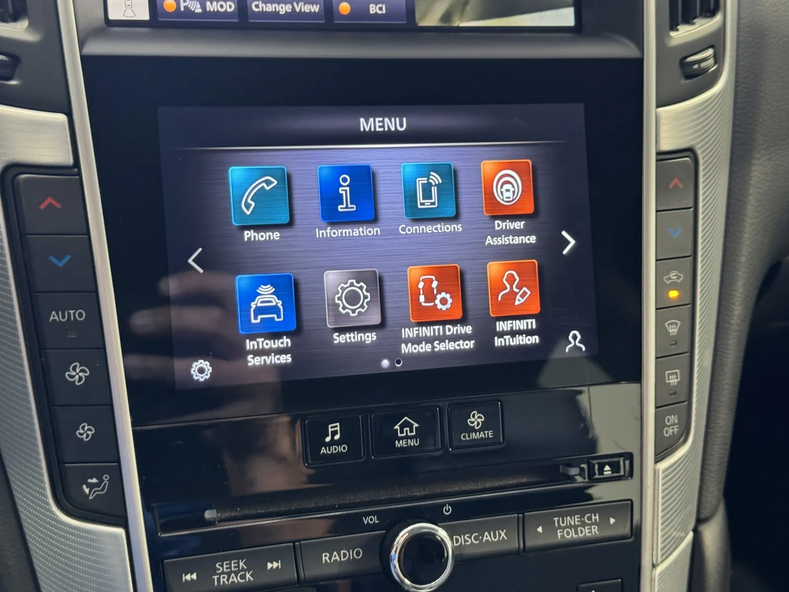 Infiniti Q50 photo 21